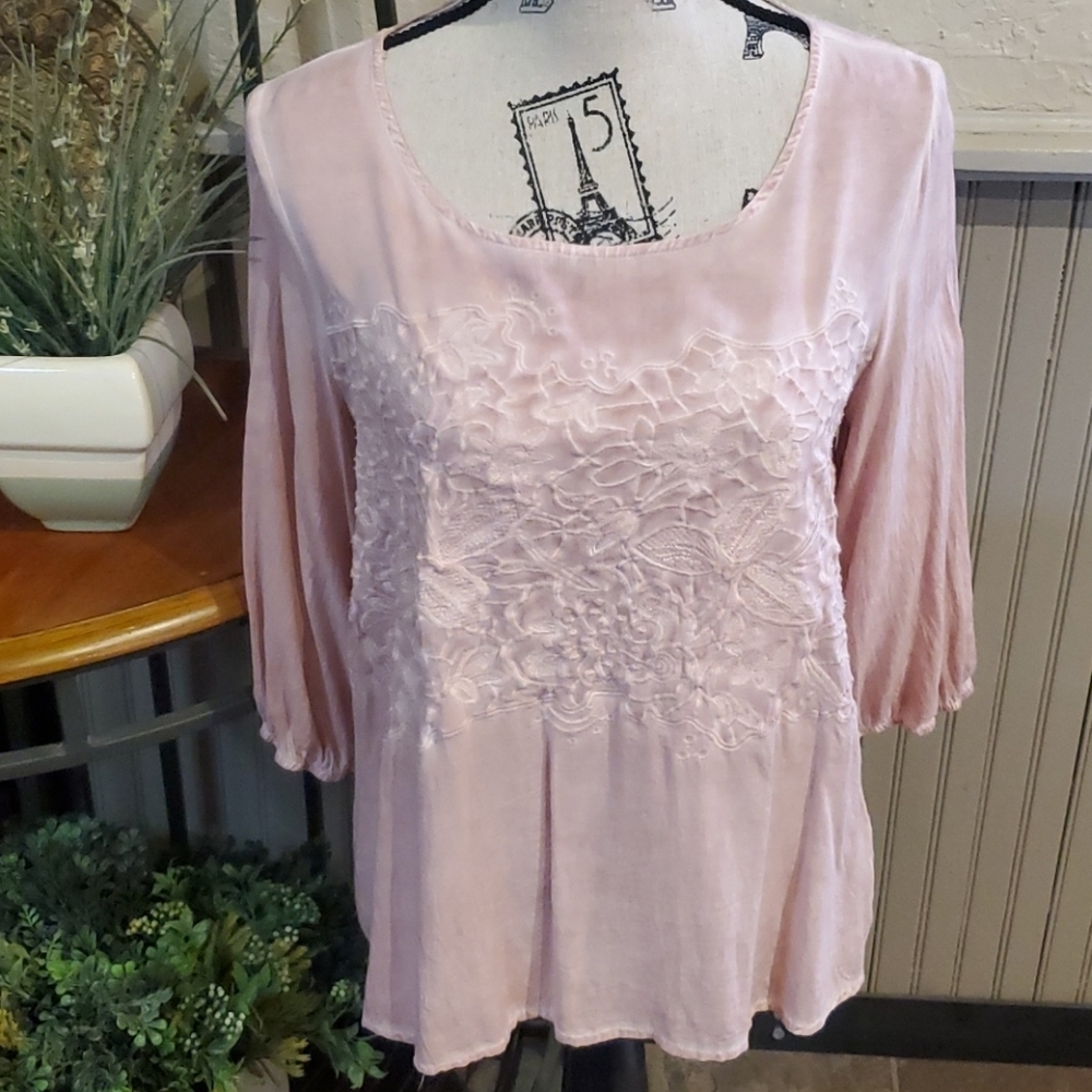 💞Distressed Pink top